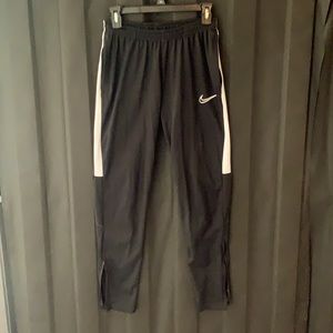 Nike joggers (size s)